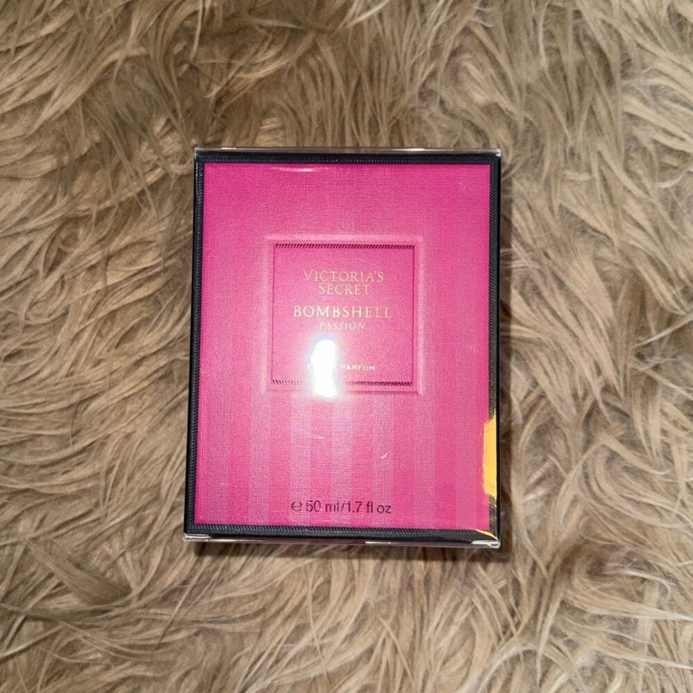 New Victoria’s Secret Bombshell Passion Eau De Parfum 1.7 fl oz